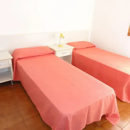 Cozy Flat In A House With Pools 公寓 *