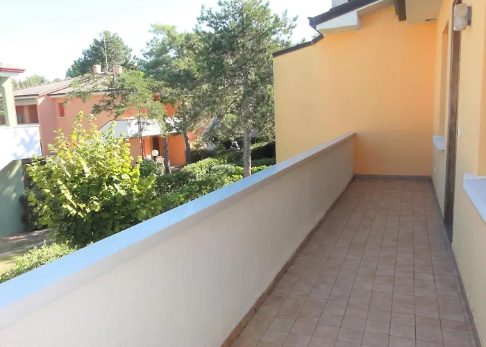 Cozy Flat In A House With Pools