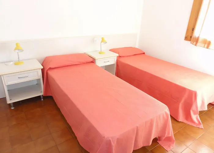 Cozy Flat In A House With Pools 아파트 *